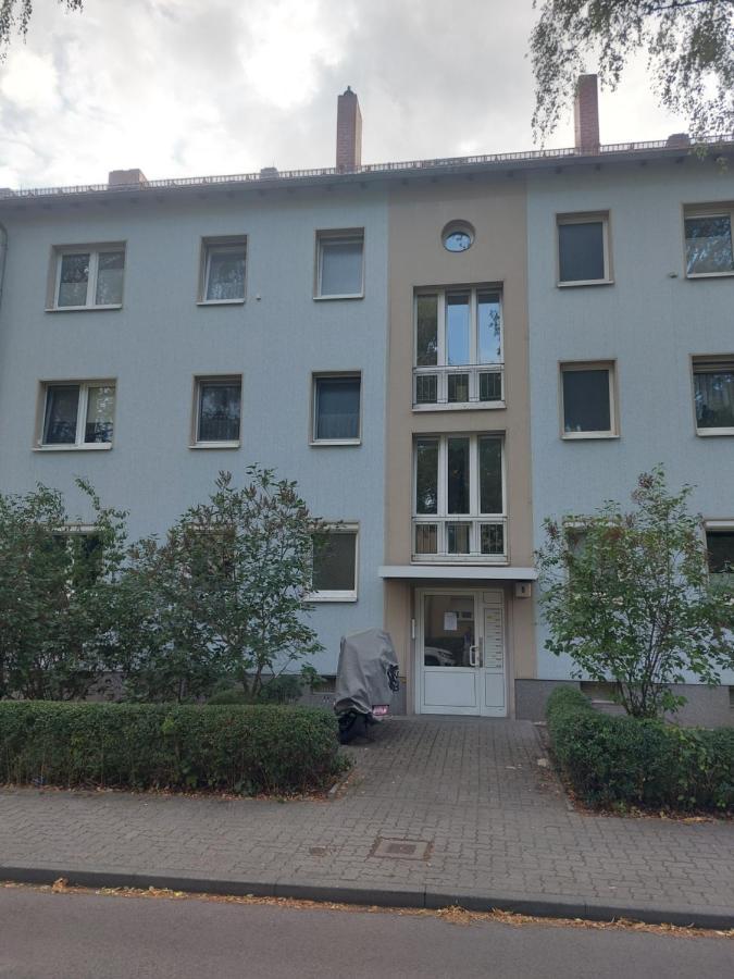 Gemuetliches, Voll Ausgestattetes Apartment Halle  ภายนอก รูปภาพ